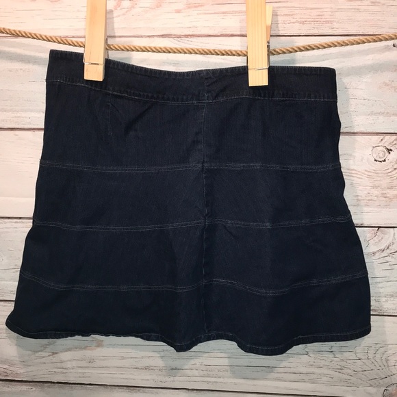 Old Navy Dresses & Skirts - 18 Old Navy stretch denim skirt.
